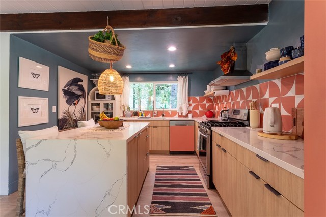 Detail Gallery Image 13 of 33 For 220 Oak Dr., Lake Arrowhead,  CA 92352 - 3 Beds | 2 Baths