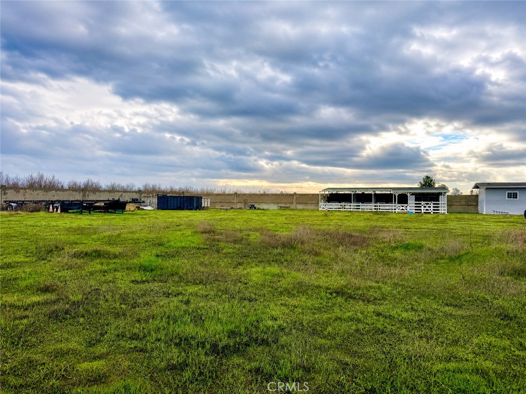 https://media.crmls.org/medias/e2722c79-1b18-4627-abf0-f2272a4e0c9b.jpg?preset=X-Large