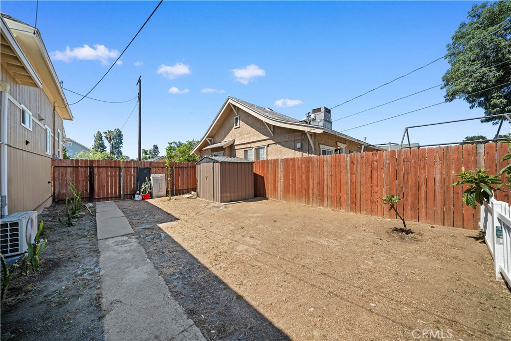 https://media.crmls.org/medias/e2724168-9b57-4b3b-bb1d-1e2ca885ccef.jpg?preset=X-Large