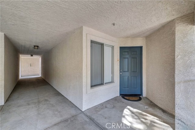 Detail Gallery Image 3 of 31 For 1980 Las Colinas Cir #301,  Corona,  CA 92879 - 2 Beds | 2 Baths
