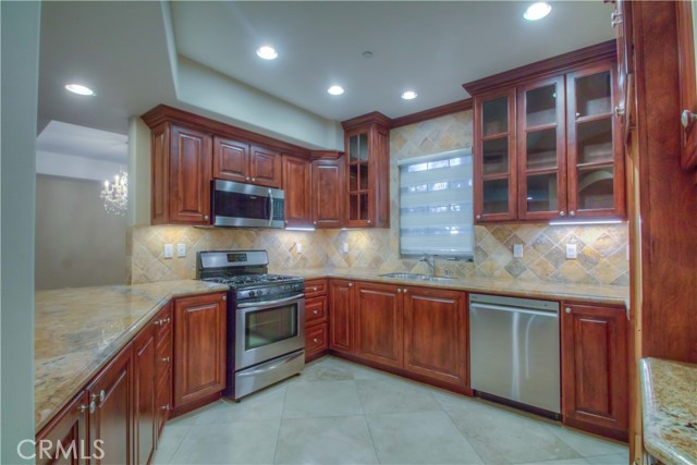4551 Coldwater canyon Avenue, Studio City CA: https://media.crmls.org/medias/e2726848-5d32-4655-a40c-d8a85f252748.jpg