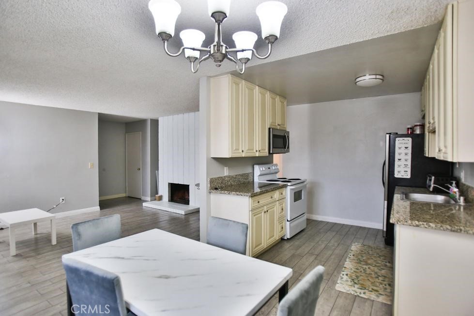 MLS #OC25222392 image #2