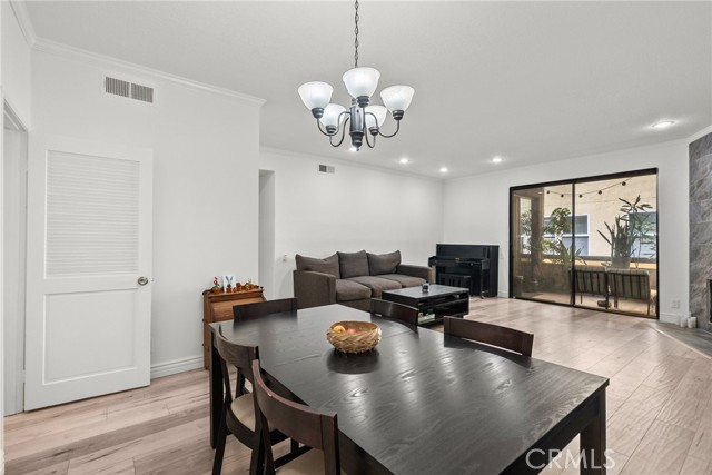 Detail Gallery Image 10 of 28 For 13214 Moorpark St #108,  Sherman Oaks,  CA 91423 - 2 Beds | 2 Baths