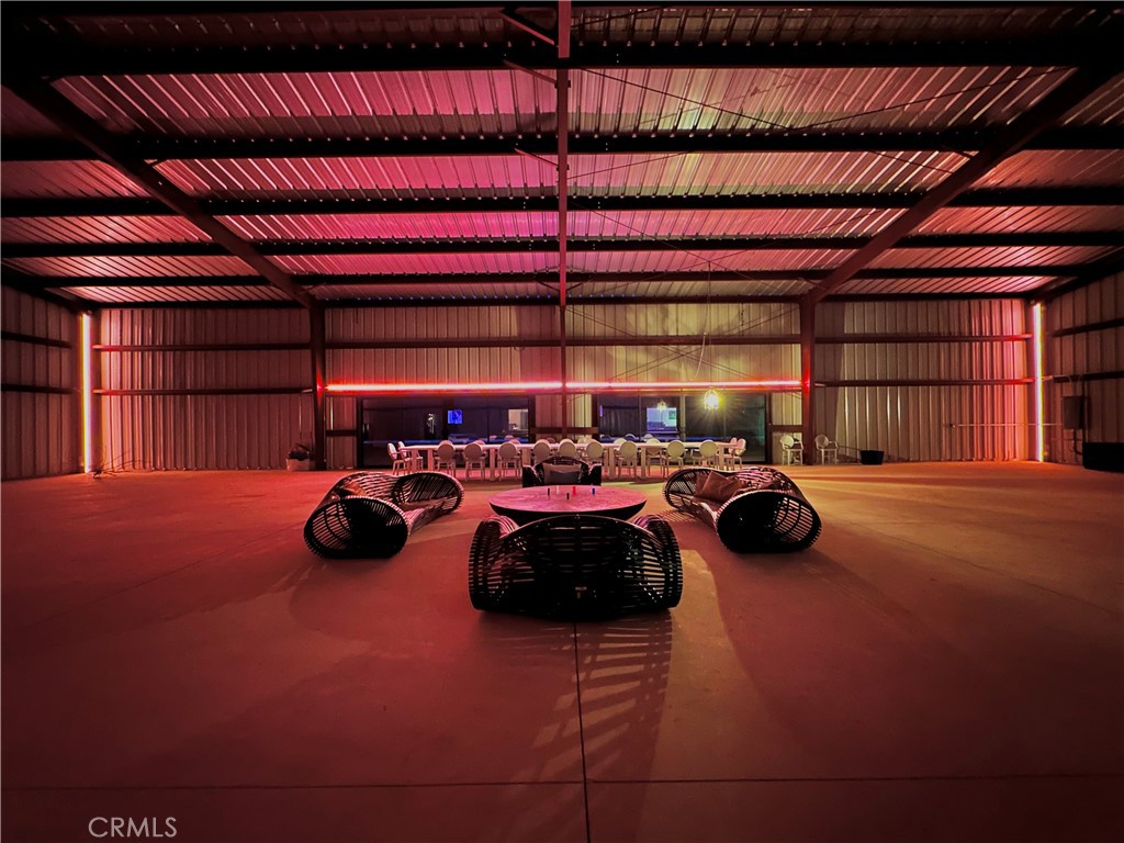 https://media.crmls.org/medias/e27369b8-b43d-4870-a286-a7d398e01c7f.jpg?preset=X-Large