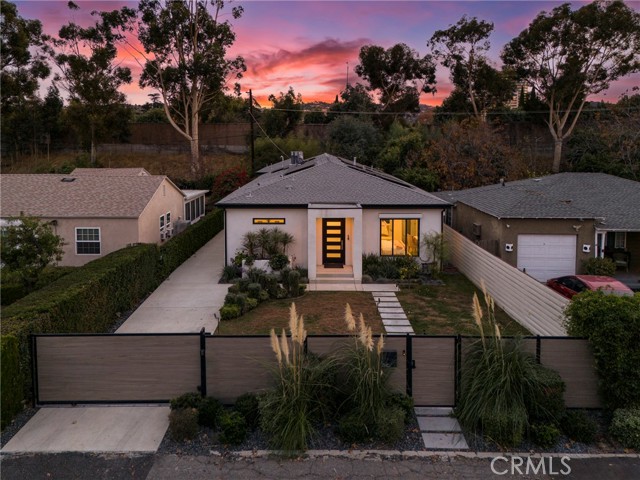 Detail Gallery Image 2 of 59 For 15122 Morrison St, Sherman Oaks,  CA 91403 - 4 Beds | 3/1 Baths