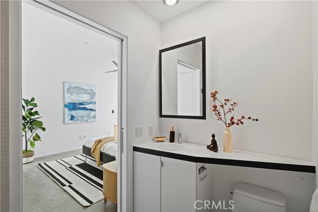 1121 Abbot Kinney Boulevard, Venice CA: https://media.crmls.org/medias/e275c43c-2cf3-4735-85e2-ac1226c7b134.jpg