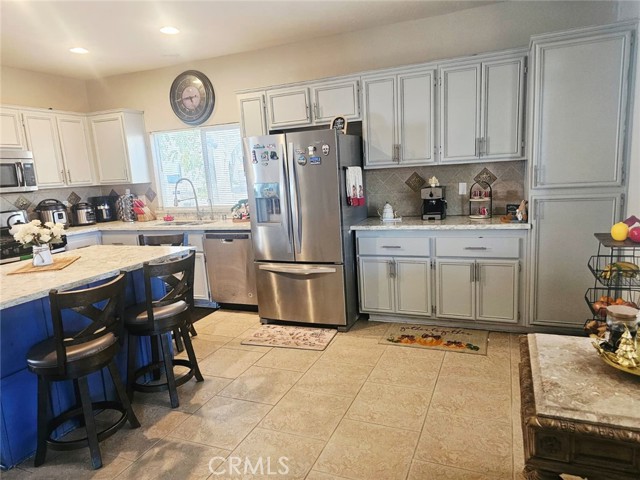 Detail Gallery Image 11 of 39 For 14630 Hondo Dr, Victorville,  CA 92394 - 4 Beds | 3 Baths