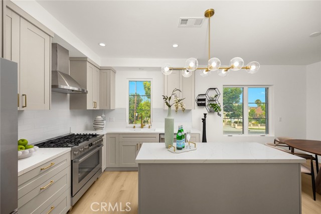 905 sunset Boulevard, Arcadia CA: https://media.crmls.org/medias/e2780fde-913b-49c6-acdc-807febfb7716.jpg