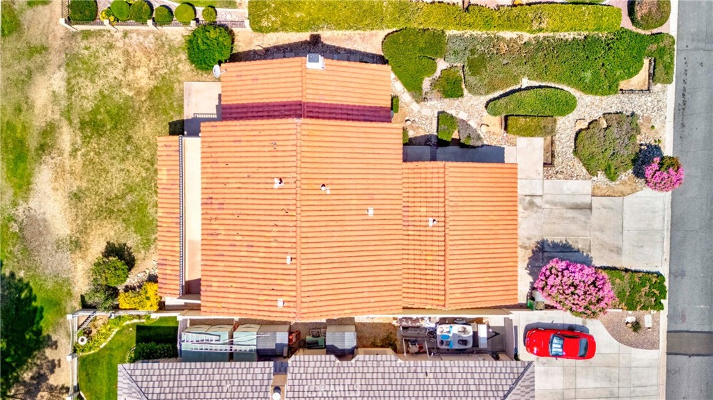 https://media.crmls.org/medias/e2783926-f6ae-4a3f-94ab-69acdbae0447.jpg?preset=X-Large