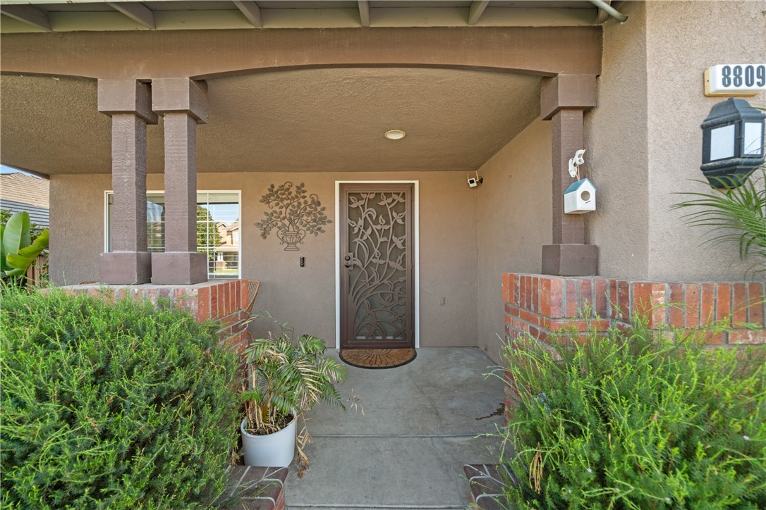 Detail Gallery Image 5 of 52 For 8809 Dahlia Dr, Corona,  CA 92883 - 4 Beds | 3 Baths