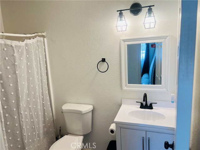 Detail Gallery Image 14 of 21 For 10852 Navajo Rd, Apple Valley,  CA 92308 - 3 Beds | 2 Baths