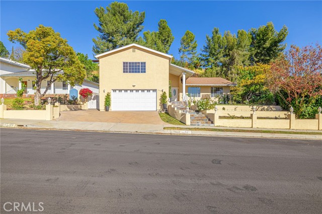 Detail Gallery Image 1 of 56 For 17527 Orna Dr, Granada Hills,  CA 91344 - 5 Beds | 6 Baths