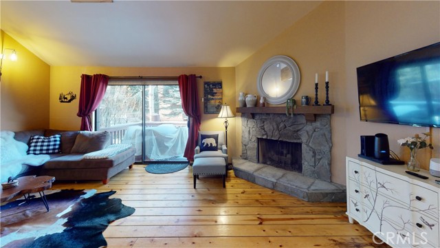 Detail Gallery Image 10 of 27 For 755 Cienega Rd #B,  Big Bear Lake,  CA 92315 - 3 Beds | 2 Baths