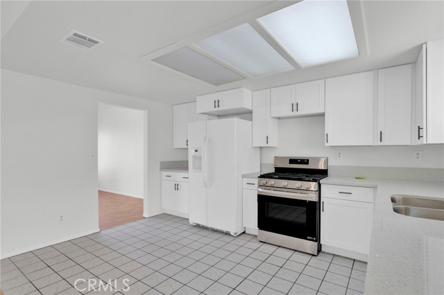 Detail Gallery Image 17 of 44 For 12421 Spring Valley Pkwy, Victorville,  CA 92395 - 4 Beds | 3 Baths