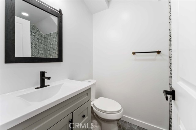 1236 S Cloverdale Avenue, Los Angeles CA: https://media.crmls.org/medias/e27ad5fd-083b-4f43-9262-aaa495fa554e.jpg