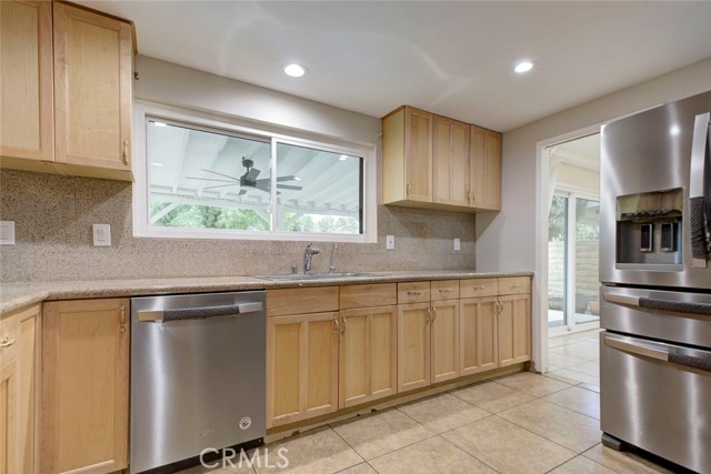 Detail Gallery Image 13 of 52 For 20442 Runnymede, Winnetka,  CA 91306 - 4 Beds | 3 Baths