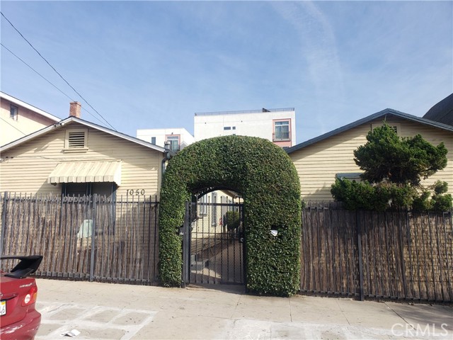 Detail Gallery Image 1 of 10 For 1050 S Berendo St, Los Angeles,  CA 90006 - 6 Beds | 5 Baths