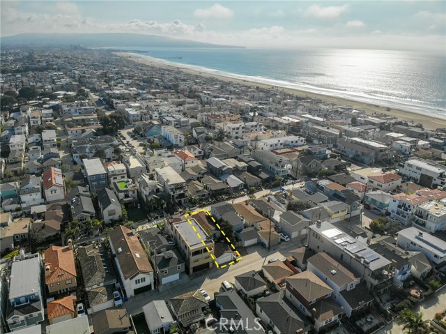 341 4th Street, Manhattan Beach, California 90266, 2 Bedrooms Bedrooms, ,1 BathroomBathrooms,Residential,Sold,4th,SB22011102