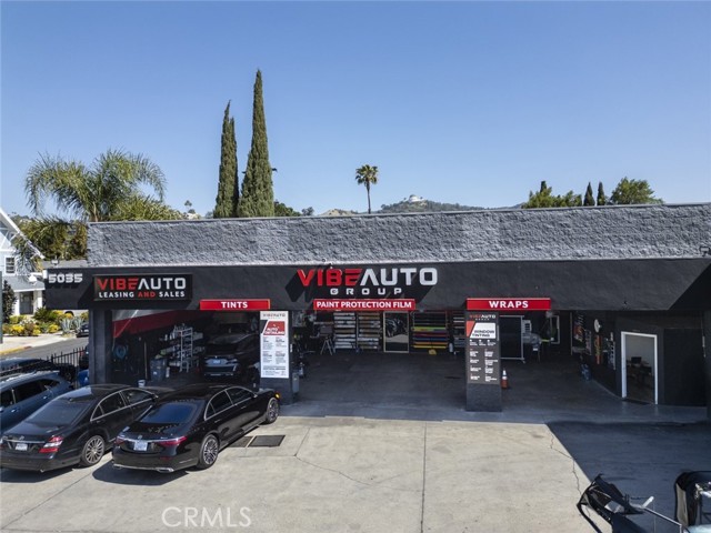 5035 Hollywood Boulevard, Los Feliz CA: https://media.crmls.org/medias/e27c5988-4fdb-4ffd-a393-20c0099cf707.jpg