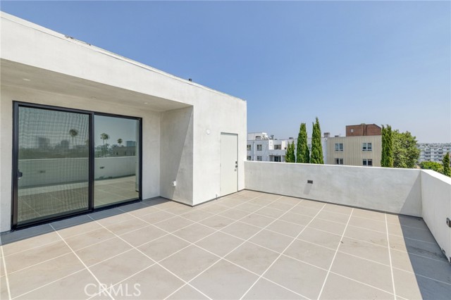 Detail Gallery Image 30 of 33 For 4827 Oakwood Ave, Los Angeles,  CA 90004 - 5 Beds | 3 Baths