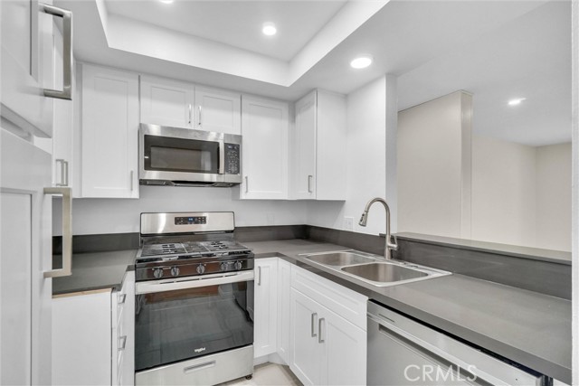 600 W 3rd Street, Santa Ana CA: https://media.crmls.org/medias/e27e2422-9fbc-45e1-8fb0-f5c1db6b6fde.jpg