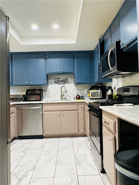 502 Holly Avenue, Oxnard CA: https://media.crmls.org/medias/e27f10b9-bf59-4dd2-b498-19b490e653df.jpg