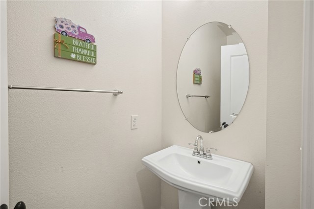Detail Gallery Image 16 of 42 For 12827 W Hemingway Dr, San Fernando,  CA 91340 - 4 Beds | 2/1 Baths