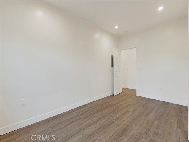 Detail Gallery Image 8 of 34 For 22222 Vanowen, Woodland Hills,  CA 91303 - 5 Beds | 2 Baths