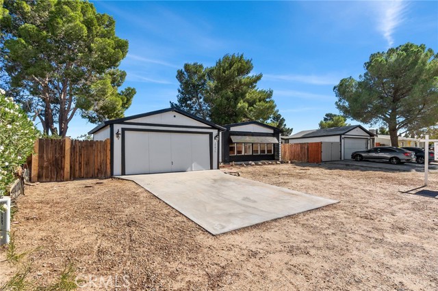 Detail Gallery Image 2 of 20 For 19017 Panther, Adelanto,  CA 92301 - 2 Beds | 2 Baths