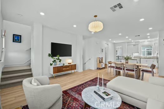 323 Adela, Lake Forest CA: https://media.crmls.org/medias/e280ddce-1213-44ea-adbc-91fe6e593b6c.jpg