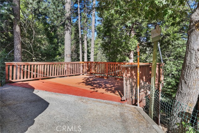 8 Lake Forest Drive, Twin Peaks CA: https://media.crmls.org/medias/e281146f-13be-4691-ba1e-609bb34eaeac.jpg