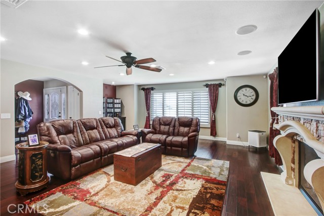 Detail Gallery Image 4 of 45 For 533 Woodhaven Ct, Upland,  CA 91786 - 4 Beds | 3/1 Baths