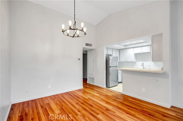 Detail Gallery Image 4 of 24 For 7308 Corbin Ave #G,  Reseda,  CA 91335 - 2 Beds | 2 Baths