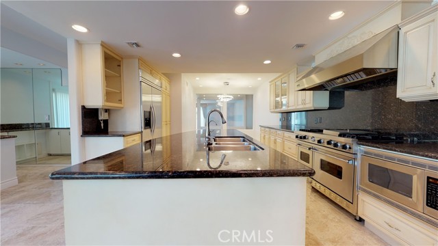 22500 N Summit Ridge Circle, Chatsworth CA: https://media.crmls.org/medias/e2818307-58fc-4577-92af-2db3f68f8c78.jpg