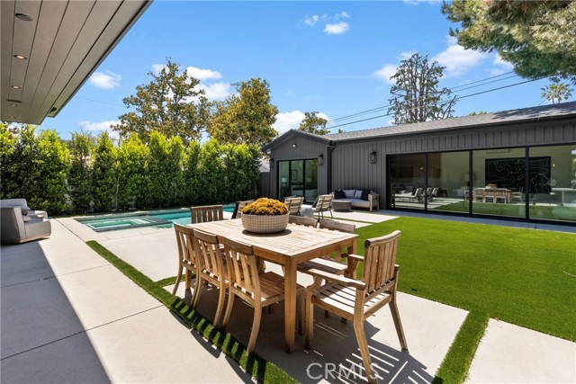 Detail Gallery Image 35 of 44 For 13602 Morrison St, Sherman Oaks,  CA 91423 - 6 Beds | 6/1 Baths