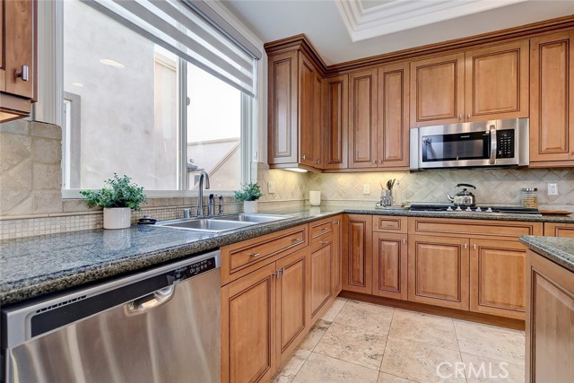 720 10th Street, Hermosa Beach, California 90254, 4 Bedrooms Bedrooms, ,3 BathroomsBathrooms,Residential,Sold,10th,SB21226543