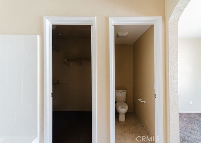 https://media.crmls.org/medias/e284762c-9504-4fae-8c1e-a98bc5f0c40a.jpg?preset=X-Large