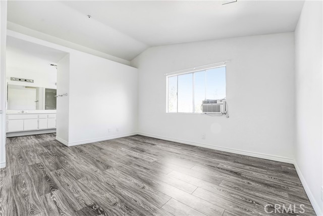 Detail Gallery Image 13 of 15 For 14300 Terra Bella #20,  Panorama City,  CA 91402 - 3 Beds | 3 Baths