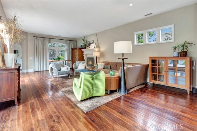 Detail Gallery Image 6 of 30 For 2501 Margaret Dr, Newport Beach,  CA 92663 - 5 Beds | 3/1 Baths