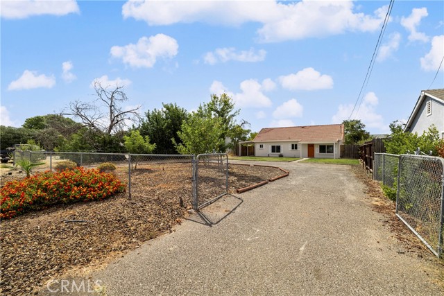 112 E Tehama Street, Orland CA: https://media.crmls.org/medias/e2850faf-1e14-4c1c-bcbd-cdaed4a87a49.jpg