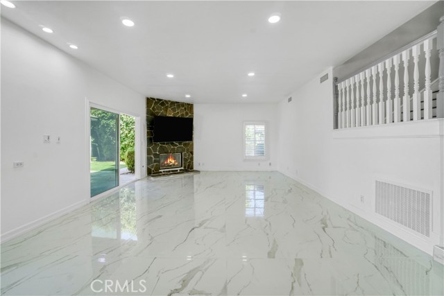 9455 Brandon Court, Northridge CA: https://media.crmls.org/medias/e287044d-b72c-4b03-9ffa-22e30072aabb.jpg