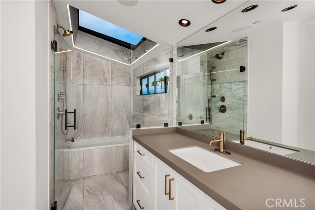7210 W. Oceanfront, Newport Beach CA: https://media.crmls.org/medias/e2887026-c46b-4af3-a1aa-d0b1bb9bf1aa.jpg