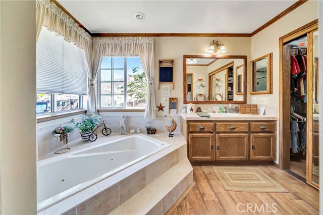 11720 Honeybee Lane, Juniper Hills CA: https://media.crmls.org/medias/e2892c7b-6eda-4063-8d20-d056e014dafa.jpg