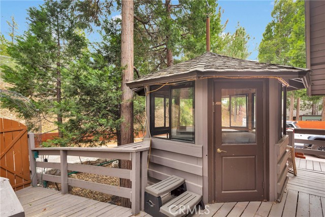 825 Grass Valley Road, Lake Arrowhead CA: https://media.crmls.org/medias/e289493e-af01-48b8-84a2-9c39b12c7731.jpg