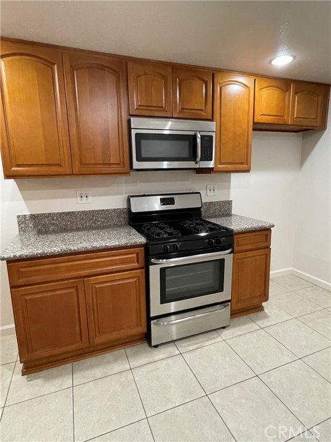 Detail Gallery Image 11 of 14 For 6141 Marbrisa, Huntington Park,  CA 90255 - 1 Beds | 1 Baths