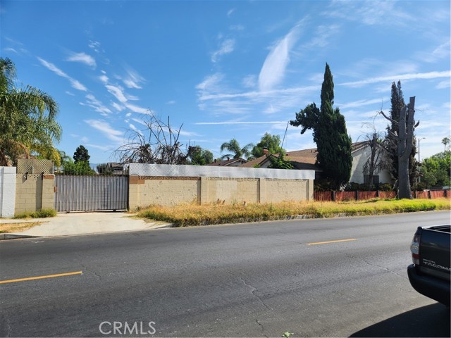 Detail Gallery Image 3 of 17 For 8201 Greenbush Ave., Panorama City,  CA 91402 - 4 Beds | 2 Baths