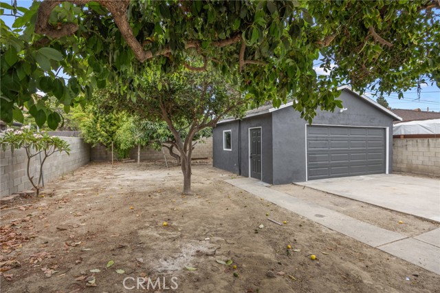 Detail Gallery Image 19 of 24 For 1113 S Golden West Ave, Santa Ana,  CA 92704 - 3 Beds | 2 Baths