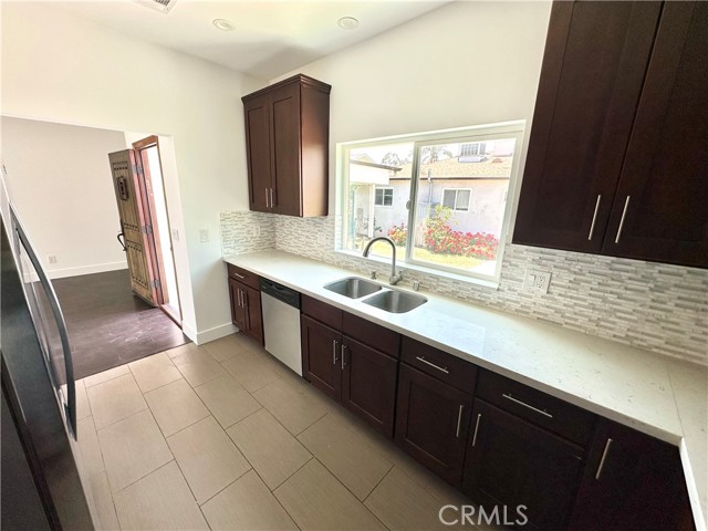 Detail Gallery Image 7 of 17 For 14727 Albers St, Sherman Oaks,  CA 91411 - 3 Beds | 2 Baths