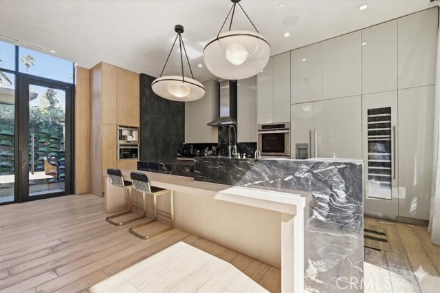 Detail Gallery Image 8 of 62 For 750 California Ave, Venice,  CA 90291 - 4 Beds | 4 Baths