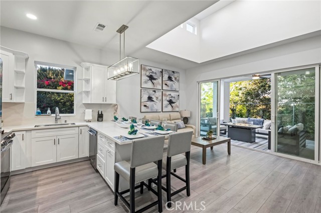 2217 Estribo Drive, Rolling Hills Estates CA: https://media.crmls.org/medias/e28c6c24-678f-44c3-afa4-9f99d791775f.jpg